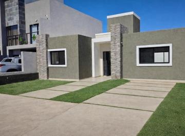 Casa · 95m² · 3 Ambientes · 1 Cochera · Casa en Venta Dos Dorm. Valle Cercano a Estrenar
