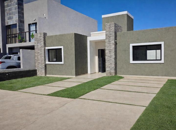 Casa · 95m² · 3 Ambientes · 1 Cochera