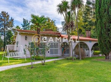Quinta vacacional · 100m² · 6 Ambientes · 4 Cocheras · Casa Quinta en Venta Ubicado en Francisco Álvarez, Moreno, G. B. a. Zona Oeste