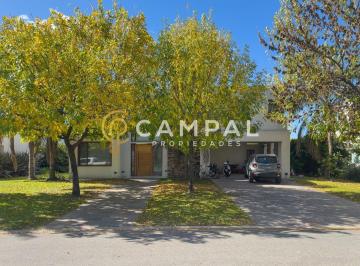Casa · 353m² · 6 Ambientes · 2 Cocheras · Casa en Venta en Terravista, General Rodríguez, G. B. a. Zona Oeste