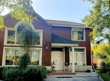 Casa · 430m² · 6 Ambientes · 1 Cochera · Casa en Venta Ubicado en El Nacional, General Rodríguez, G. B. a. Zona Oeste