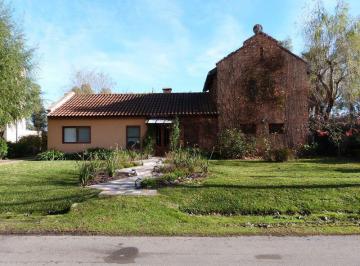 Casa · 220m² · 5 Ambientes · Casa en Venta Ubicado en Campos de Alvarez, Francisco Álvarez, Moreno