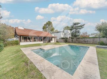 Casa · 120m² · 4 Ambientes · 2 Cocheras · Casa en Venta en Country Campo Chico