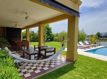 Casa · 390m² · 6 Ambientes · 3 Cocheras · Casa en Alquiler 6 Amb en El Barrio Las Viscacha