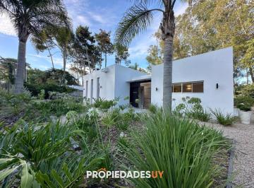 Foto1 · Casa de 4 Dorm. en Venta en San Rafael, Punta del Este.