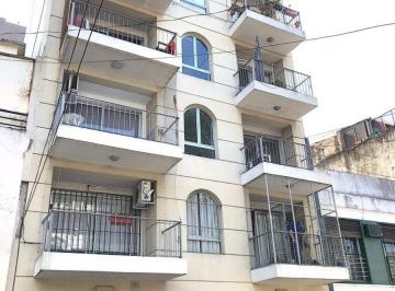 Departamento de 2 ambientes, Flores · 2 Ambientes Excelentes con Balcon Aterrazado