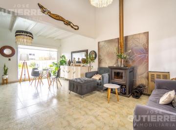 Casa · 117m² · 5 Ambientes · 2 Cocheras · Casa en Bahia Blanca