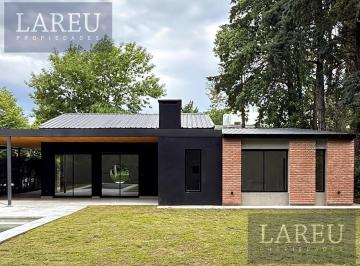 Casa · 160m² · 4 Ambientes · Casa en Venta en Mapuche Country Club, Pilar