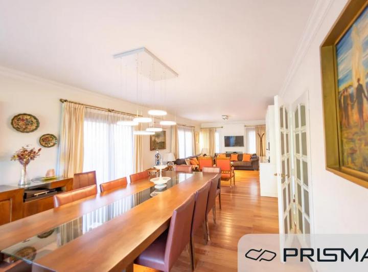 Casa · 360m² · 9 Ambientes · 2 Cocheras