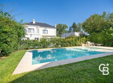 Casa · 205m² · 4 Ambientes · 1 Cochera · Casa en Venta 4 Ambientes - Campo Chico