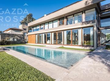 Casa · 425m² · 8 Ambientes · 6 Cocheras · Espectacular Propiedad en Saint Thomas Este