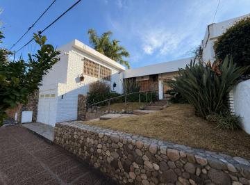 Casa · 168m² · 4 Dormitorios · 1 Cochera · Casa en Venta Cerro de Las Rosas