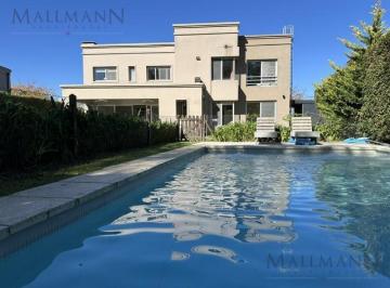 Casa · 246m² · 8 Ambientes · 2 Cocheras · Venta Casa 5 Dorm. en Barrio Privado Santa Barbara
