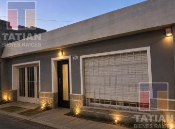 Casa · 150m² · 5 Ambientes · 1 Cochera · Casa Barrio Jardín del Pilar de 2 Dorm. con Gran Patio y Cochera