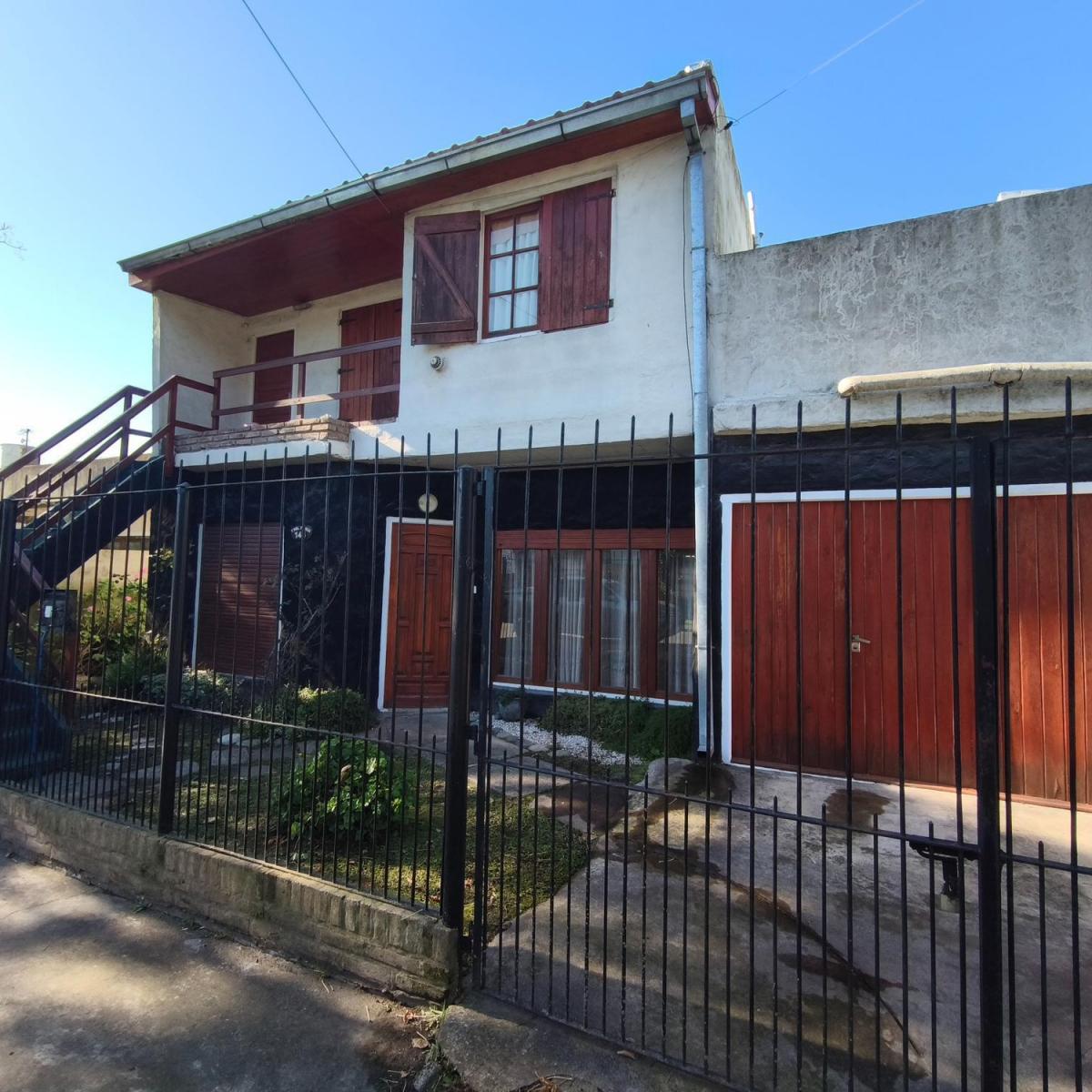 Casa en PH 3 amb, 250m² con cochera doble — Villa Primera