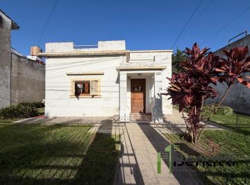 Casa · 121m² · 4 Ambientes · Casa en Venta 4 Amb. en Planta Baja con Parque Perimetral