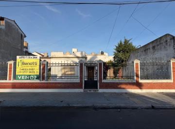 Casa · 121m² · 4 Ambientes · Casa en Venta 4 Amb con Amplio Parque Perimetral Ramos Mejia