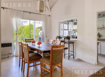 Casa · 110m² · 4 Ambientes · 2 Cocheras · Casa en Venta en Barrio Los Álamos, con Jardín y Pileta