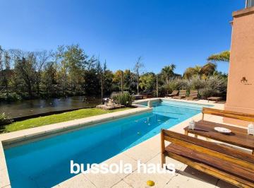 Casa · 385m² · 6 Ambientes · 4 Cocheras · Casa en Alquiler Amoblada Al Lago en Las Glorietas Nordelta