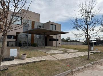 Casa · 120m² · 4 Ambientes · Duplex en Alquiler en Distrito Sur, 3 Dorm., a Estrenar