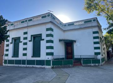 Casa · 129m² · 3 Ambientes · 1 Cochera · Casa en Esquina Sobre Lote Propio