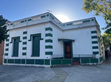 Casa · 129m² · 3 Ambientes · 1 Cochera · Casa en Esquina Sobre Lote Propio