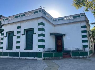 Casa · 129m² · 3 Ambientes · 1 Cochera · Casa en Esquina Sobre Lote Propio