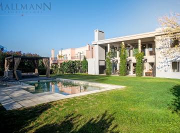 Casa · 971m² · 4 Ambientes · 4 Cocheras · Venta Casa 3 Dorms en Estancias del Rio