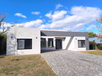 Casa · 205m² · 5 Ambientes · 1 Cochera · Casa en Venta en San Matias, Escobar, G. B. a. Zona Norte