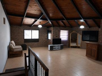 Casa · 202m² · 3 Ambientes · 2 Cocheras · Venta de Chalet de 2 Dorm. en Alberdi