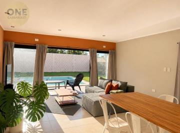 Casa · 93m² · 3 Ambientes · 3 Cocheras · Casa con Parque y Pileta en Venta - Melchor Romero, La Plata