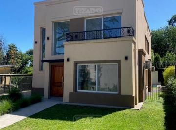 Casa · 210m² · 6 Ambientes · Casa en Venta en Muñiz, San Miguel, G. B. a. Zona Norte