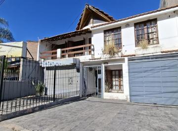 Casa · 242m² · 8 Ambientes · 1 Cochera · Venta Casa 3 Dorm. con Patio y Pileta Local Residencial Santa Ana