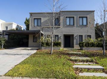 Casa · 246m² · 6 Ambientes · 3 Cocheras · Casa en Las Liebres