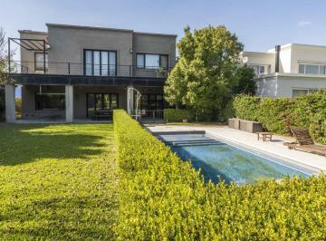 Casa · 246m² · 6 Ambientes · 3 Cocheras · Casa en Las Liebres