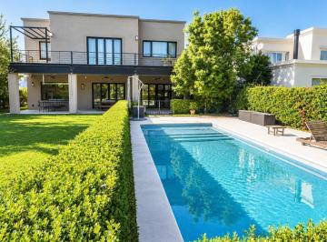 Casa · 246m² · 6 Ambientes · 3 Cocheras · Casa en Venta Las Liebres, Pilar con Pileta