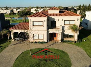 Casa · 336m² · 6 Ambientes · 6 Cocheras · Casa en Venta o Alquiler en Terravista con Vista a La Laguna