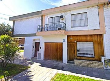 Casa de 4 ambientes, Quilmes · Se Vende Casa en Bernal O. (4 Amb. Cochera P/vehículo Grande, Jardín, Apta Bco. Gran Oportunidad)
