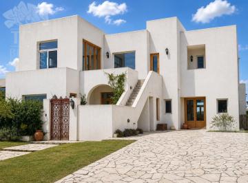 Casa · 300m² · 6 Ambientes · Casa Mediterranea en El Canton Golf