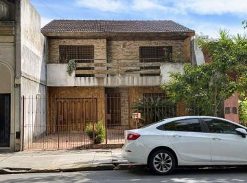 Casa · 197m² · 4 Ambientes · 2 Cocheras · Venta Casa 4 Ambientes Paternal, Jardin y Cochera