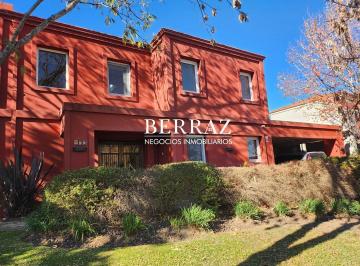 Casa · 264m² · 7 Ambientes · 2 Cocheras · Casa Venta 4 Dorm. Barrio Los Jazmines Lote de 700 m² Pilar del Este