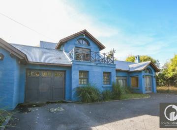 Casa · 336m² · 8 Ambientes · 2 Cocheras · Casa de 4 Dorm. en Venta con Pileta en Aldea