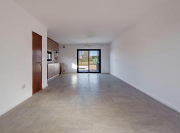 Casa · 82m² · 3 Ambientes · 1 Cochera · Casa Duplex en Venta Funes 2 Dorm. Amplio Luminoso Parrillero Piscina Jardin Oportunidad