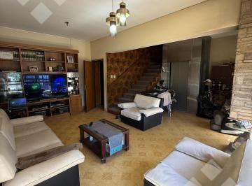 Casa · 344m² · 8 Ambientes · 3 Cocheras · Venta Casa 4 Dorm. (A Remodelar) - B° Alanis, Cipolletti