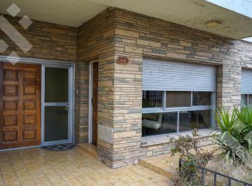 Casa · 344m² · 8 Ambientes · 3 Cocheras · Venta Casa 4 Dorm. (A Remodelar) - B° Alanis, Cipolletti