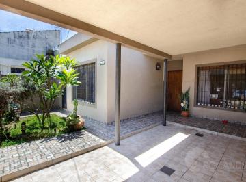 Casa · 152m² · 4 Ambientes · 1 Cochera · En Venta - PH Tipo Casa de 4 Ambientes con Terraza, Cochera y Jardin