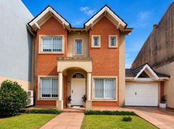 Casa · 122m² · 4 Ambientes · 3 Cocheras · Casa de 4 Ambientes - Apta Crédito Bancario - Ituzaingó Norte