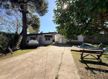 Casa · 160m² · 5 Ambientes · 4 Cocheras · Venta de Casa en Ituzaingó 2 Casas Multifamiliar de 3 Ambientes
