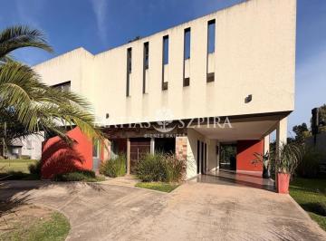 Casa · 347m² · 5 Ambientes · 1 Cochera · Casa 5 Ambientes en Venta Barrio Privado Weston