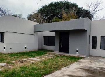 Casa · 170m² · 4 Ambientes · 4 Cocheras · Casa en Venta en Lote Arbolado en Bº San Matías, Escobar